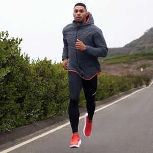 Hoka Hybrid Run Jacket Men’s Size M Medium Full Zip Pockets Insulation